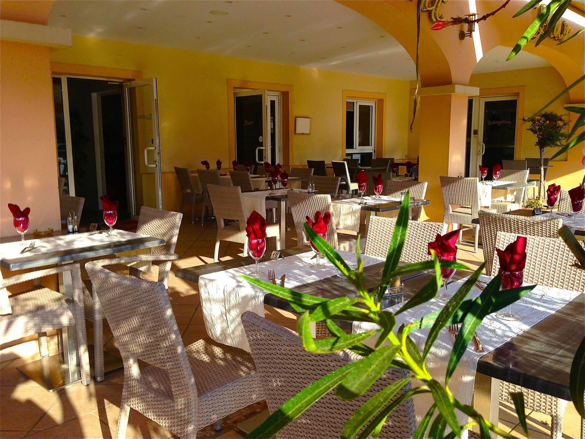 Hotel Restaurant L' Empereur Aleria  Esterno foto
